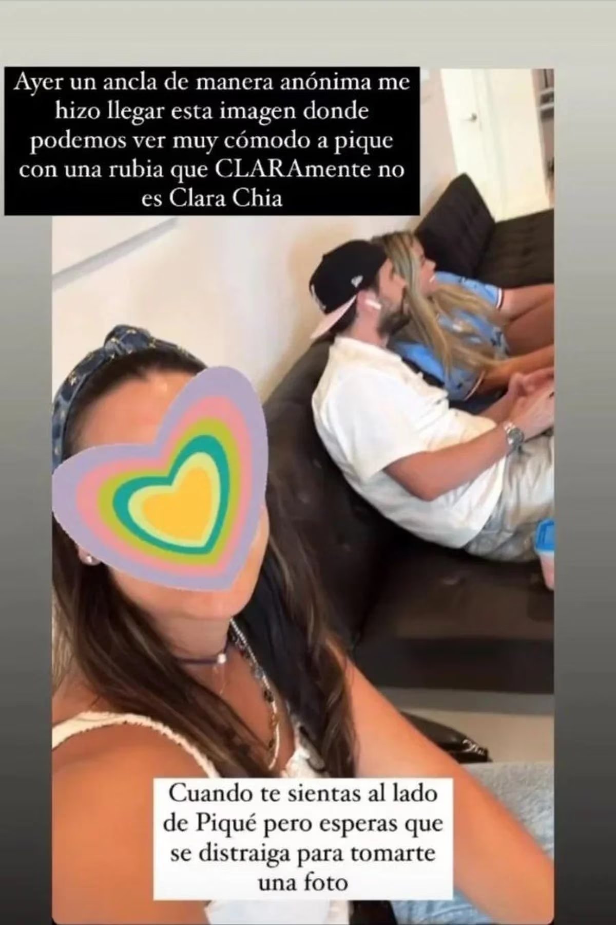 piqué se hace una foto con una joven mujer