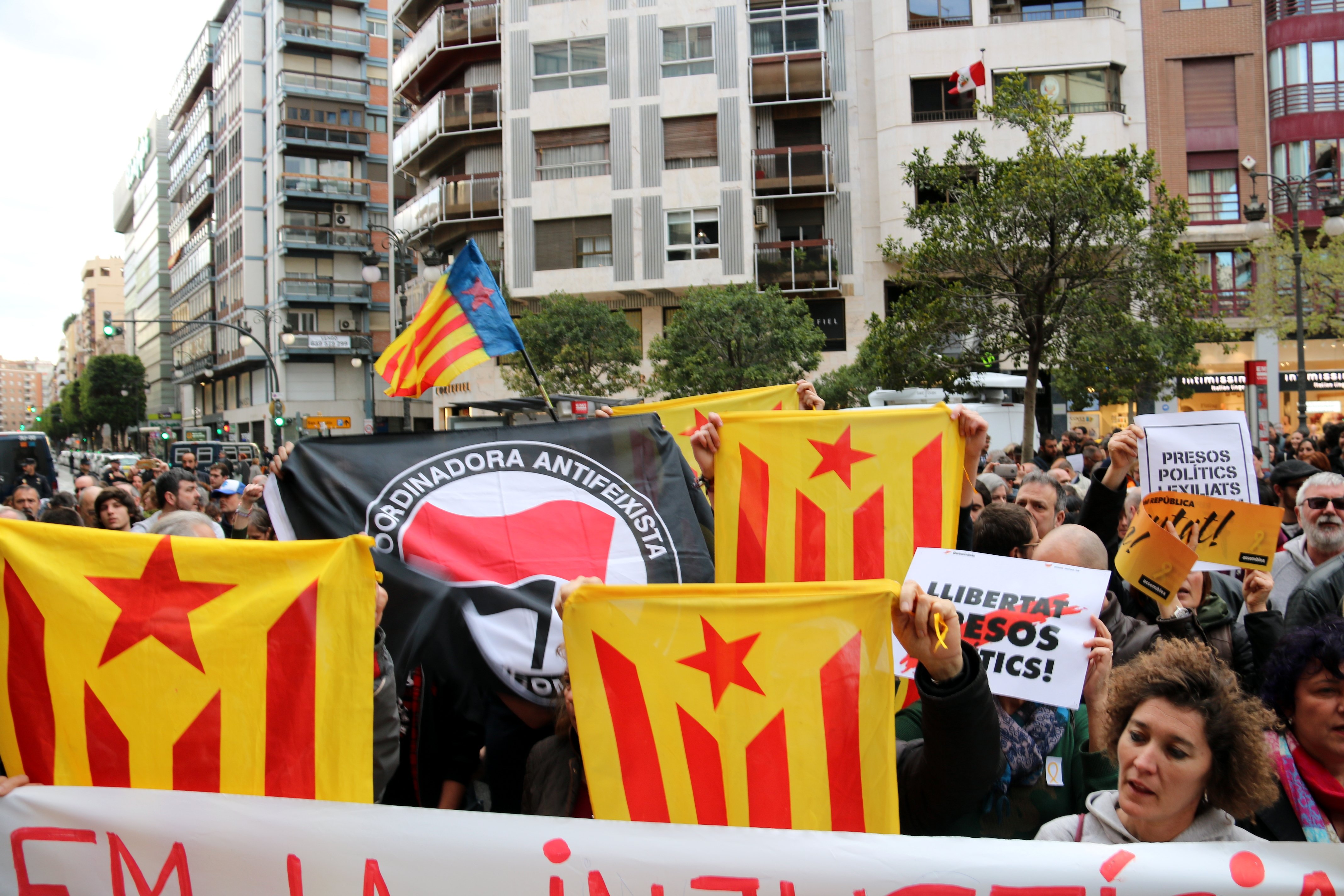 Concentración en València para la liberación de los presos políticos