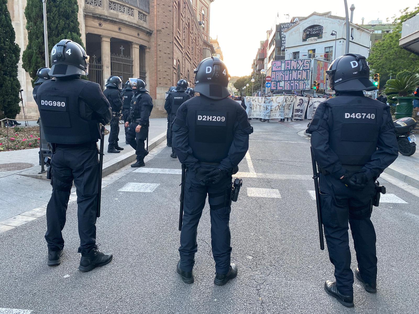 La part alta de Barcelona torna a viure hores de tensió entre okupes i antiokupes
