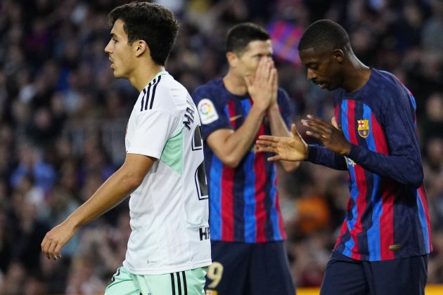 Dembélé i Lewandowski es lamenten Barça Osasuna / Foto: EFE - Enric Fontcuberta