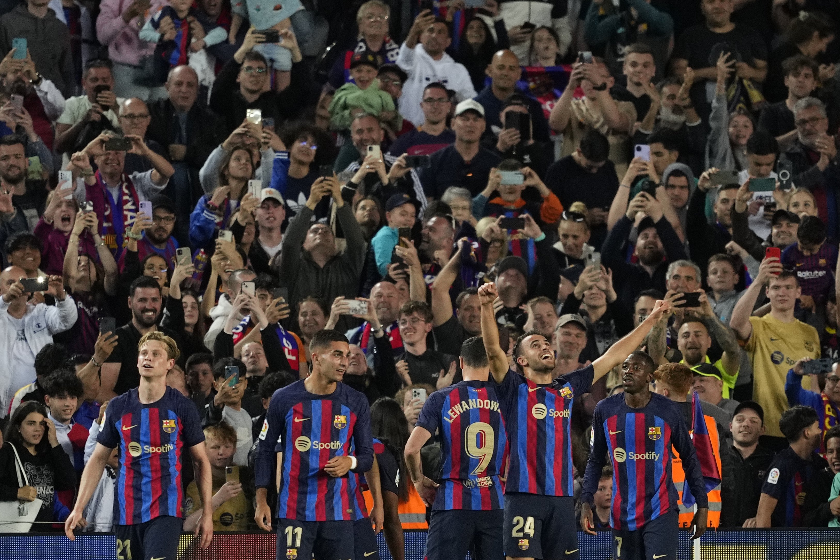 Jordi Alba salva a un Barça muy espeso que supera al Osasuna sufriendo (1-0) y se acerca al título de Liga