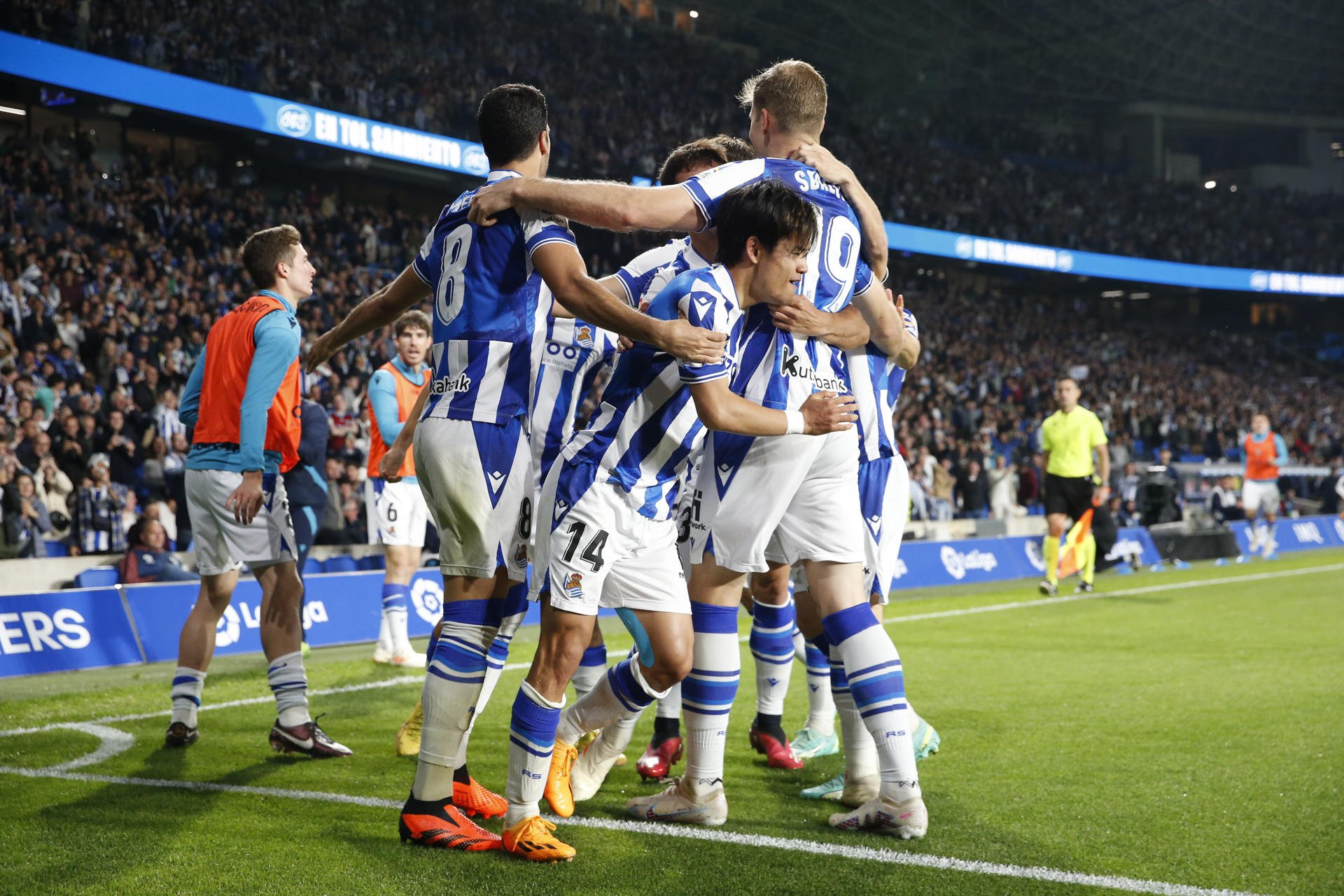 Semi Final - VUELTA | Copa del Rey Los-jugadores-de-la-real-sociedad-celebrando-el-gol-de-kubo