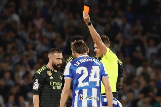 Dani Carvajal expulsado contra la Real Sociedad / Foto: EFE