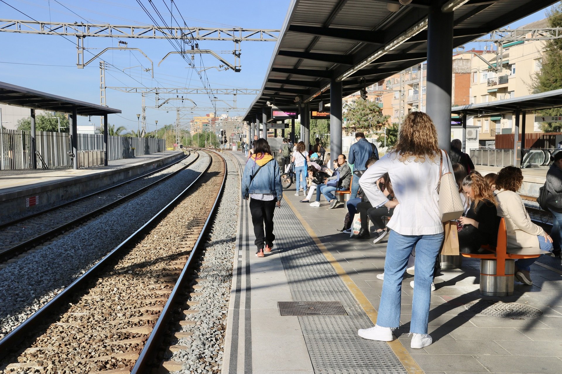 Indignació entre els usuaris de Rodalies afectats per l'avaria a l'R2: retrets i desesperació