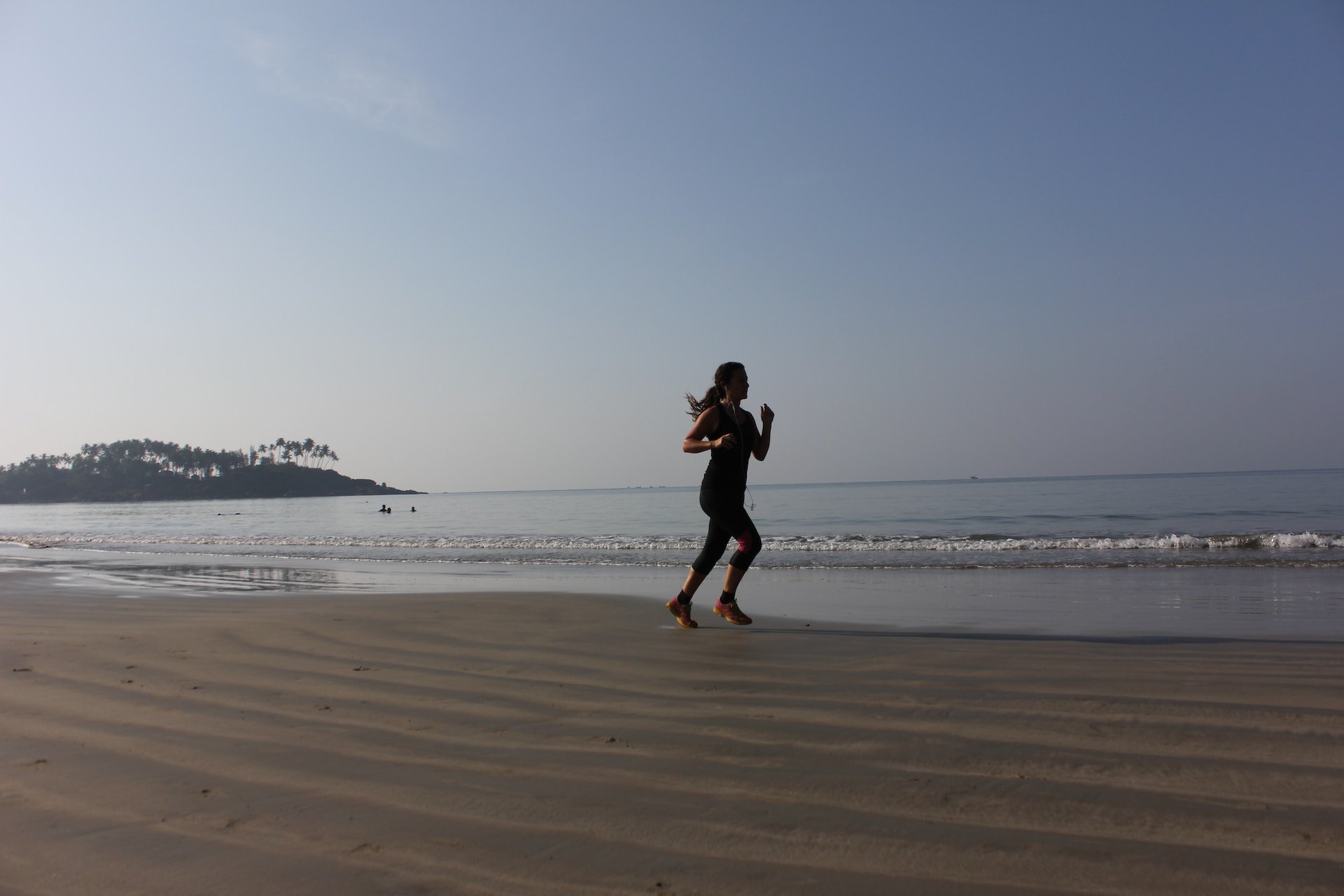 Si quieres correr en la playa este verano, sigue estas recomendaciones