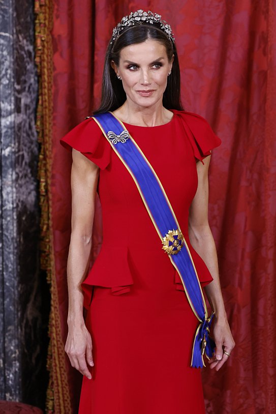 Letizia tiara franquista flores GTRES