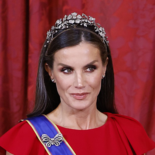 Letizia tiara franquista flores cara mala GTRES