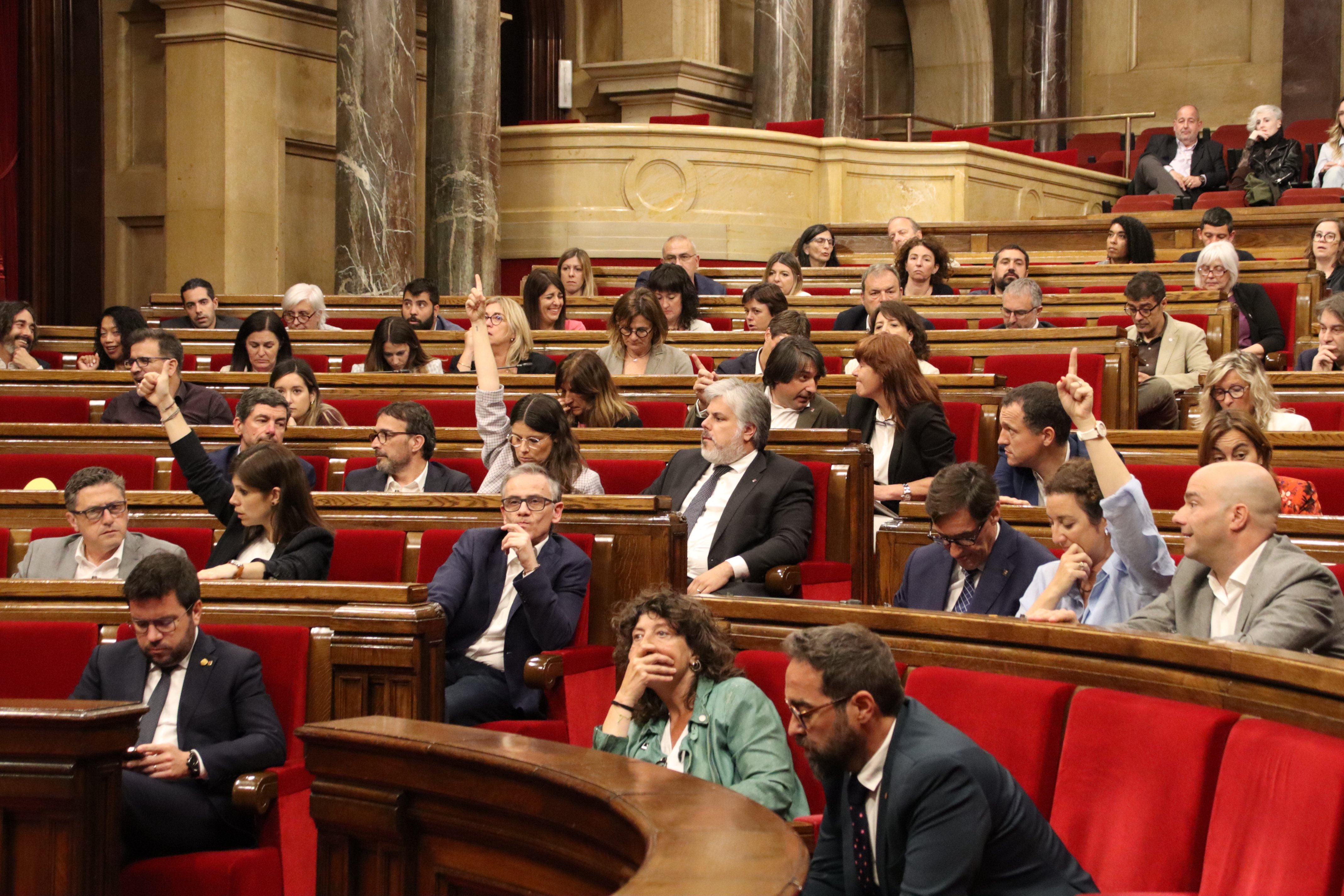 El Parlament insta el Govern a modificar el decret de reestructuració dels Mossos