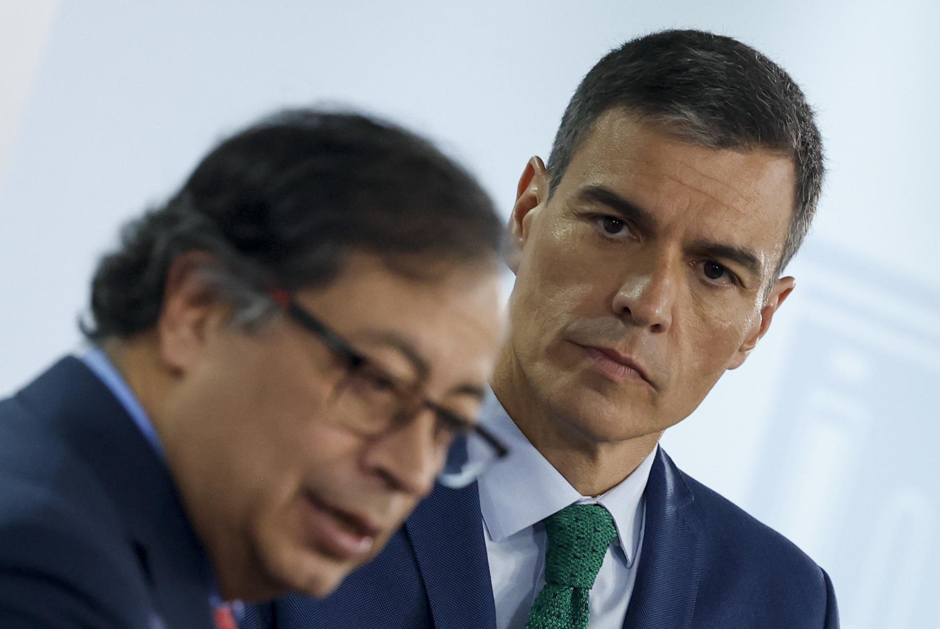 El president colombià Petro denuncia el colonialisme espanyol davant mateix de Sánchez