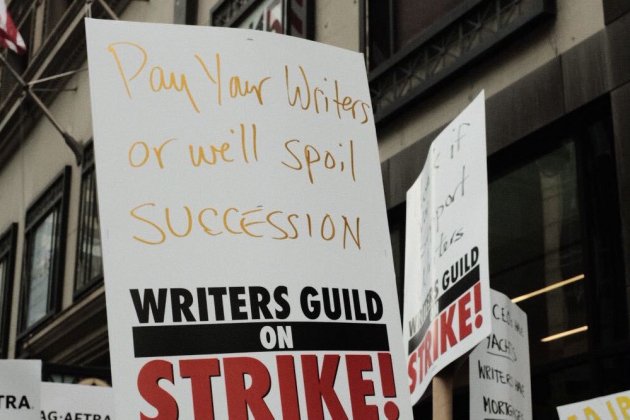 huelga guionistas pancarta Succession. Twitter