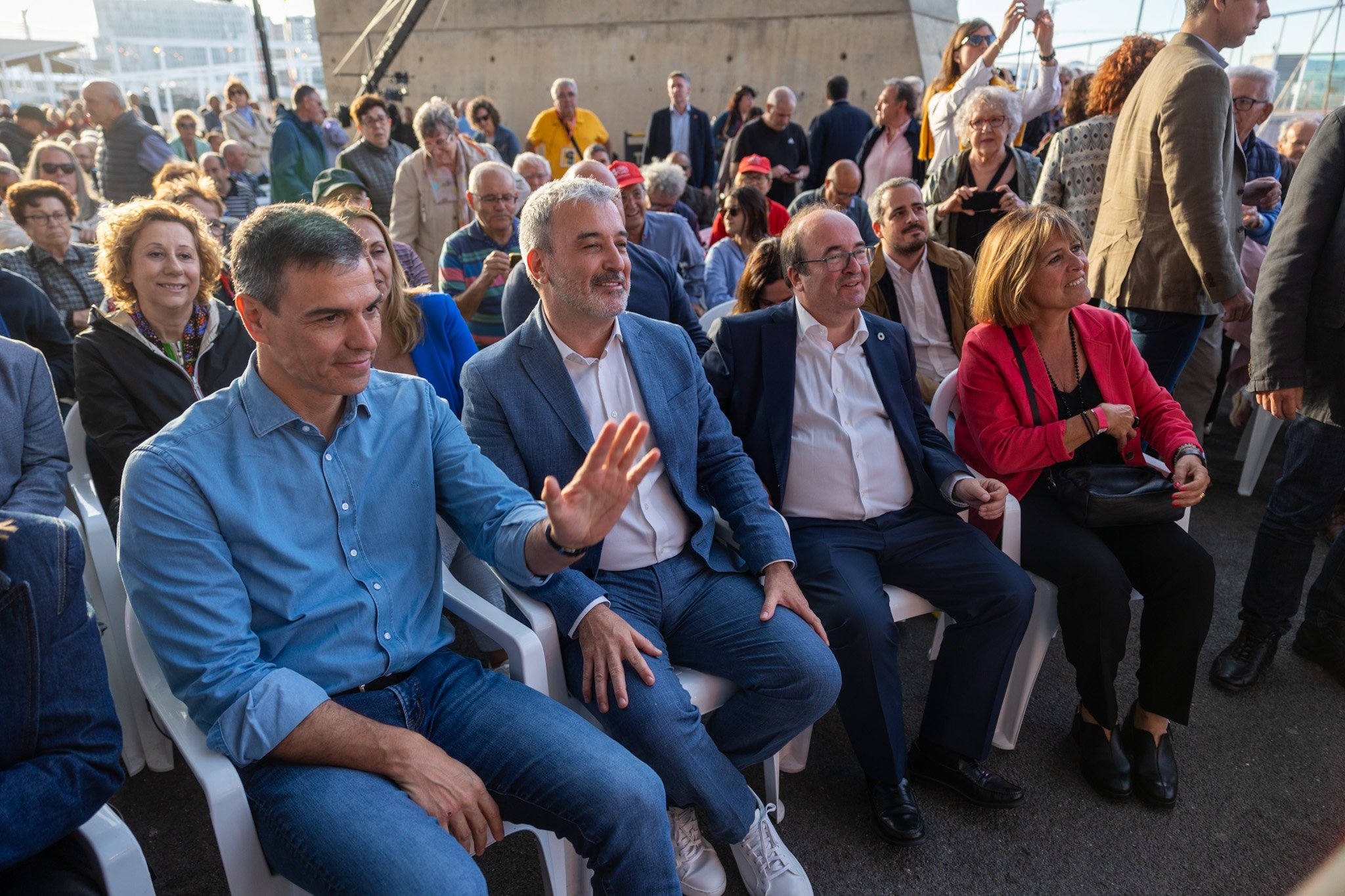 Pedro Sánchez i una desena de ministres del PSOE desembarquen a Barcelona per donar suport a Collboni