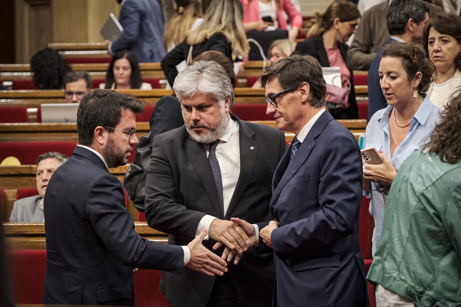 El CEO mantiene al PSC al frente en el Parlament, pero ERC y Junts recortan distancias