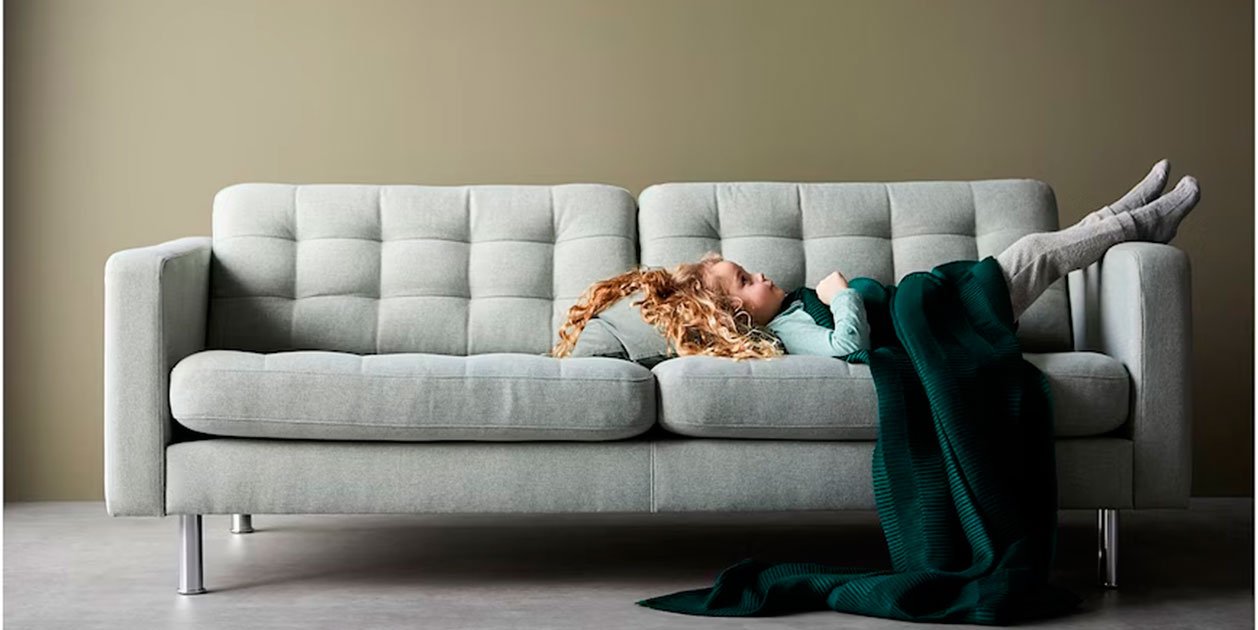 Ikea se apunta a la tendencia retro con un sofá de 3 plazas que parece sacado de los años 60