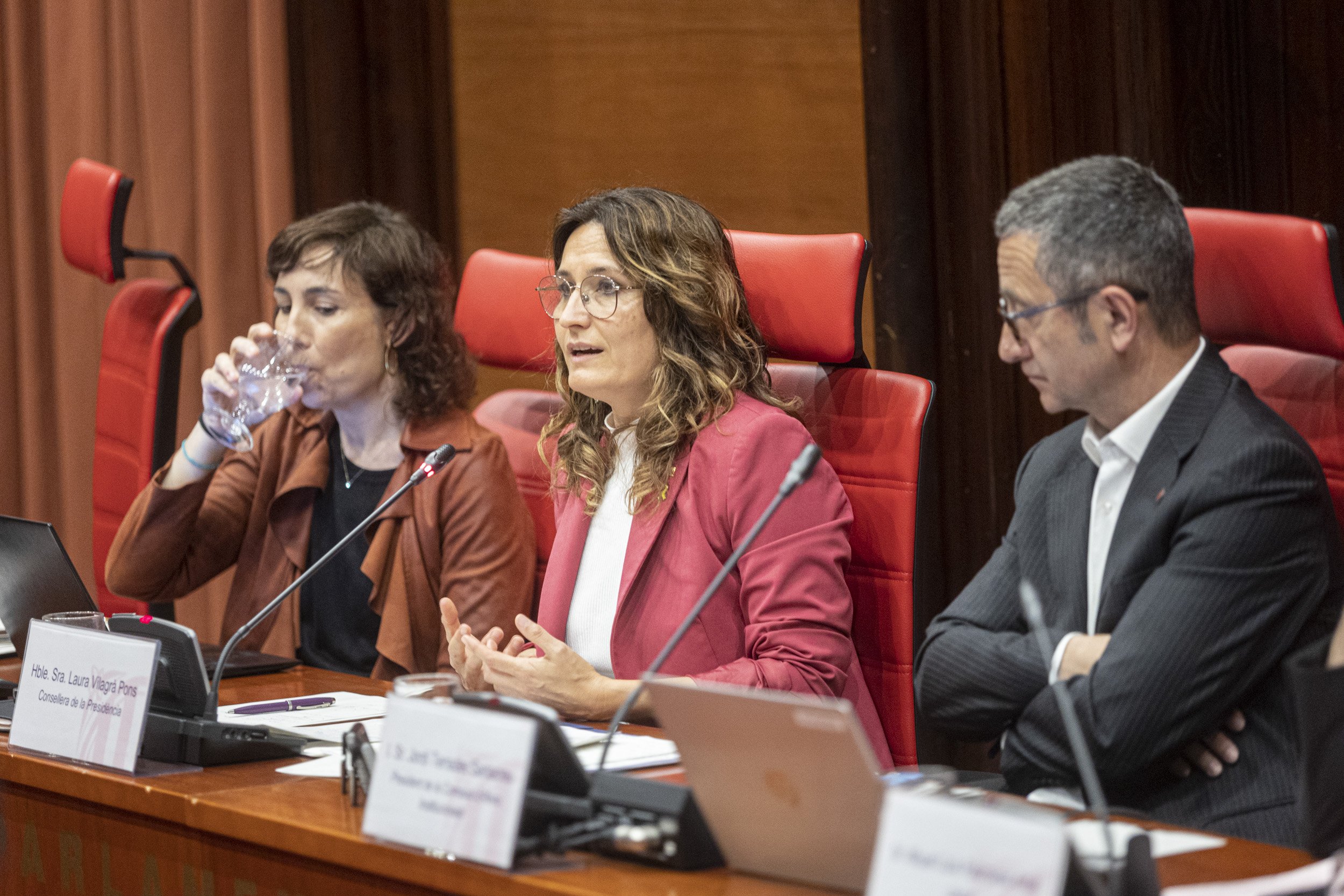 L'oposició assetja Vilagrà pel caos de les oposicions: "No soc de les que marxa quan hi ha problemes"