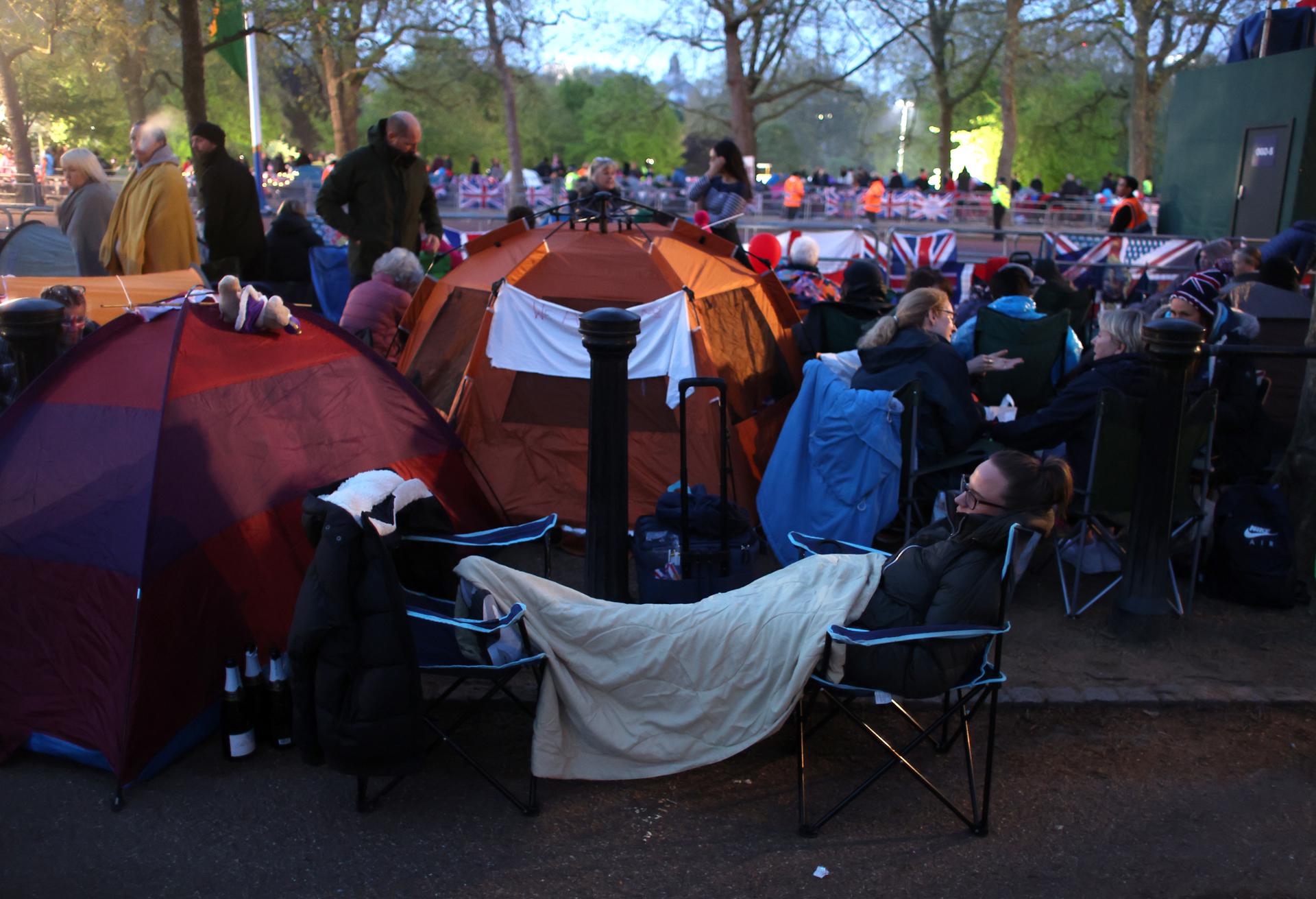 Anglesos acampats a les portes del Buckingham Palace Anglesos acampats a les portes del Buckingham Palace