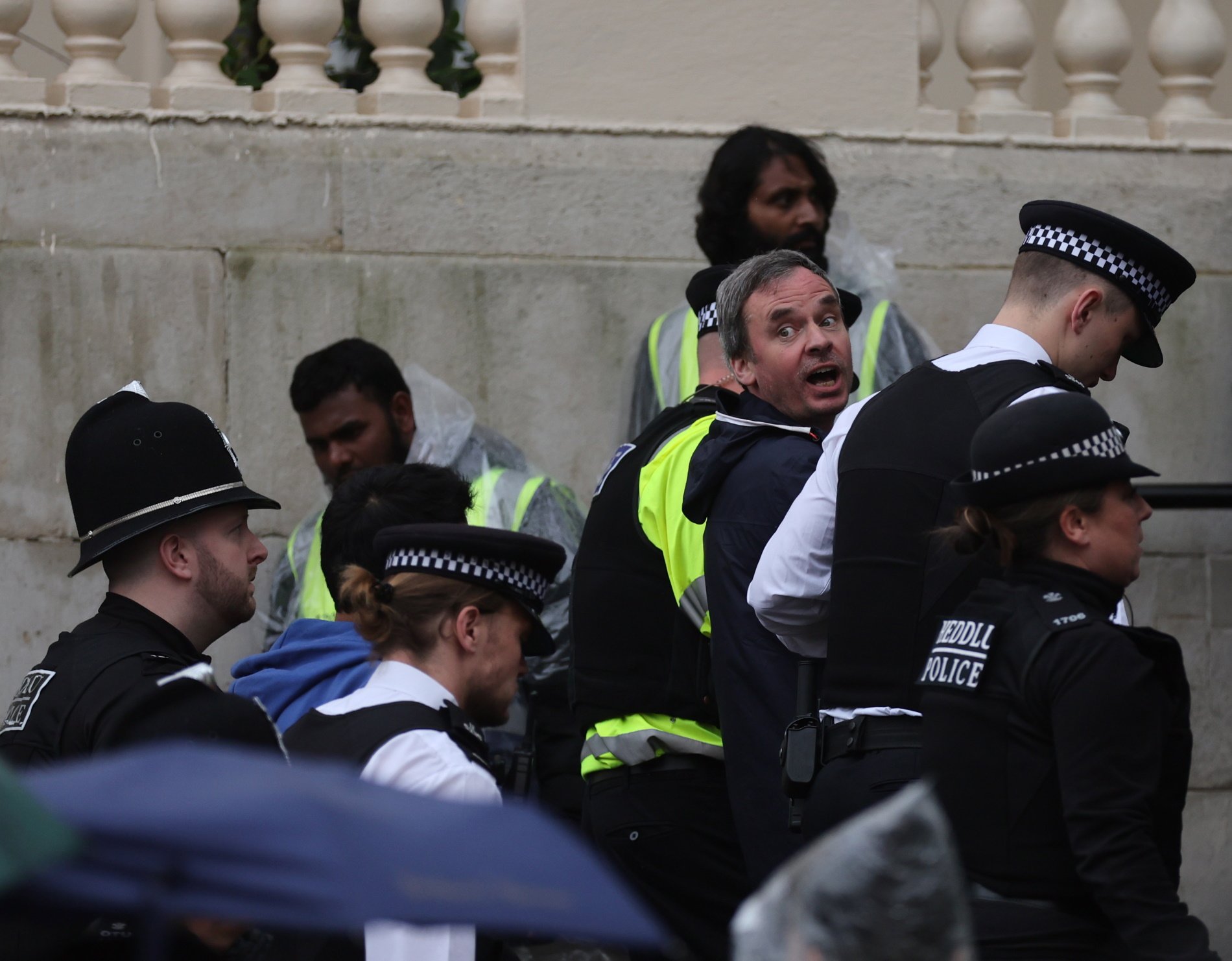 Detenen el líder del moviment antimonàrquic britànic abans de la coronació de Carles III