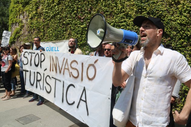 Veïns contra turistes tres turons carmel 2