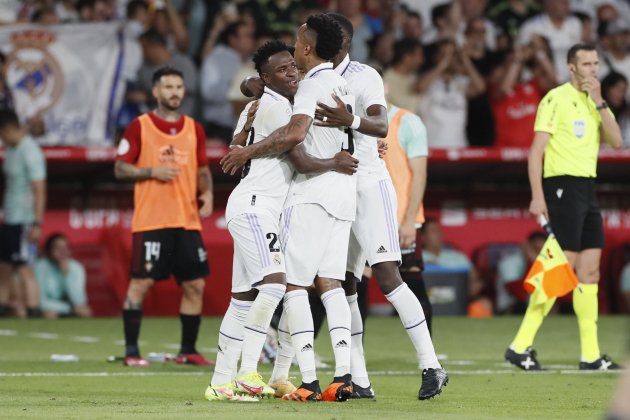 Vinícius, Militao i Alaba celebrant un gol amb el Reial Madrid a la final de Copa davant de Osasuna / Foto: EFE