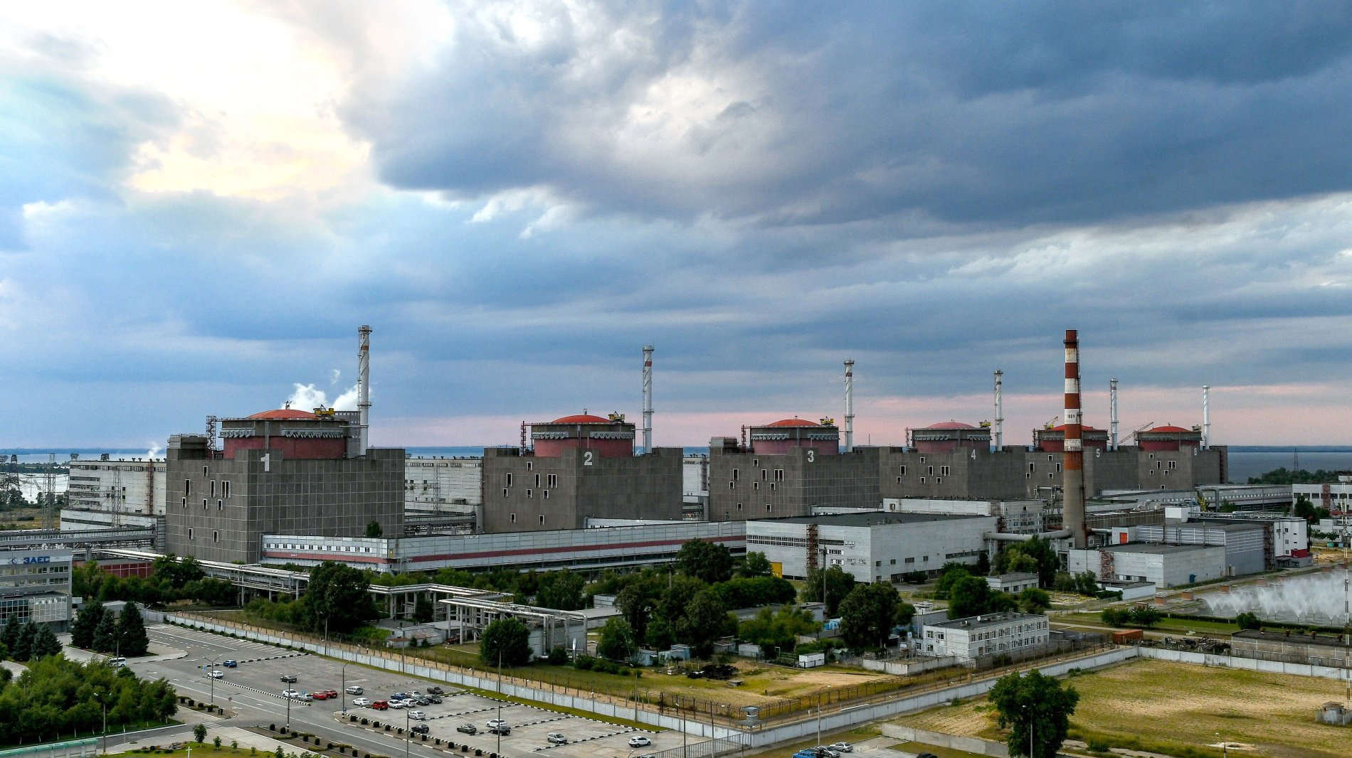 Vuelve el peligro a la central nuclear de Zaporiyia: Rusia se ve forzada a evacuar territorios próximos
