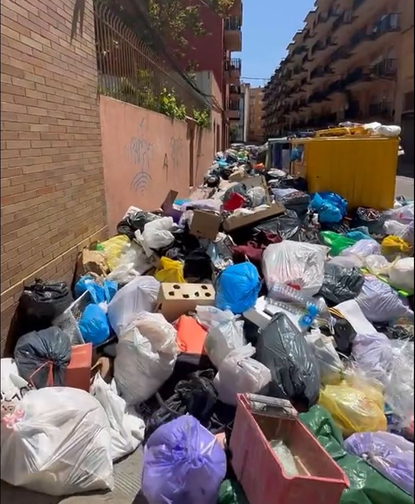 Segundo día de emergencia sanitaria en Figueres por la huelga de basureros: retiran 60 toneladas de residuos