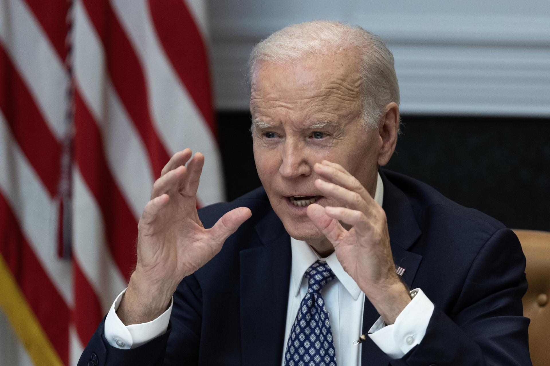 Biden pide al Congreso prohibir los fusiles de asalto después del tiroteo masivo en Texas