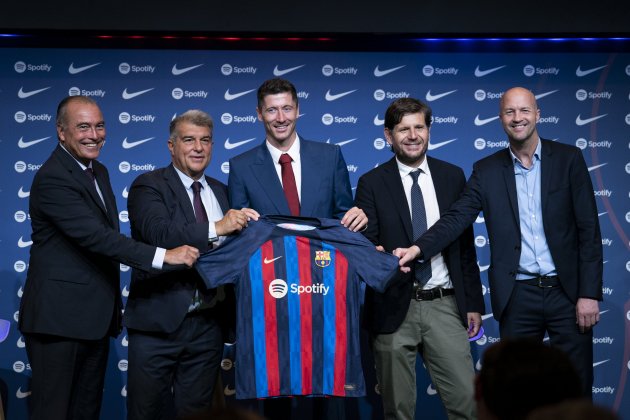 Mateu Alemany y Jordi Cruyff juntos en la presentación de Robert Lewandowski / Foto: Europa Press