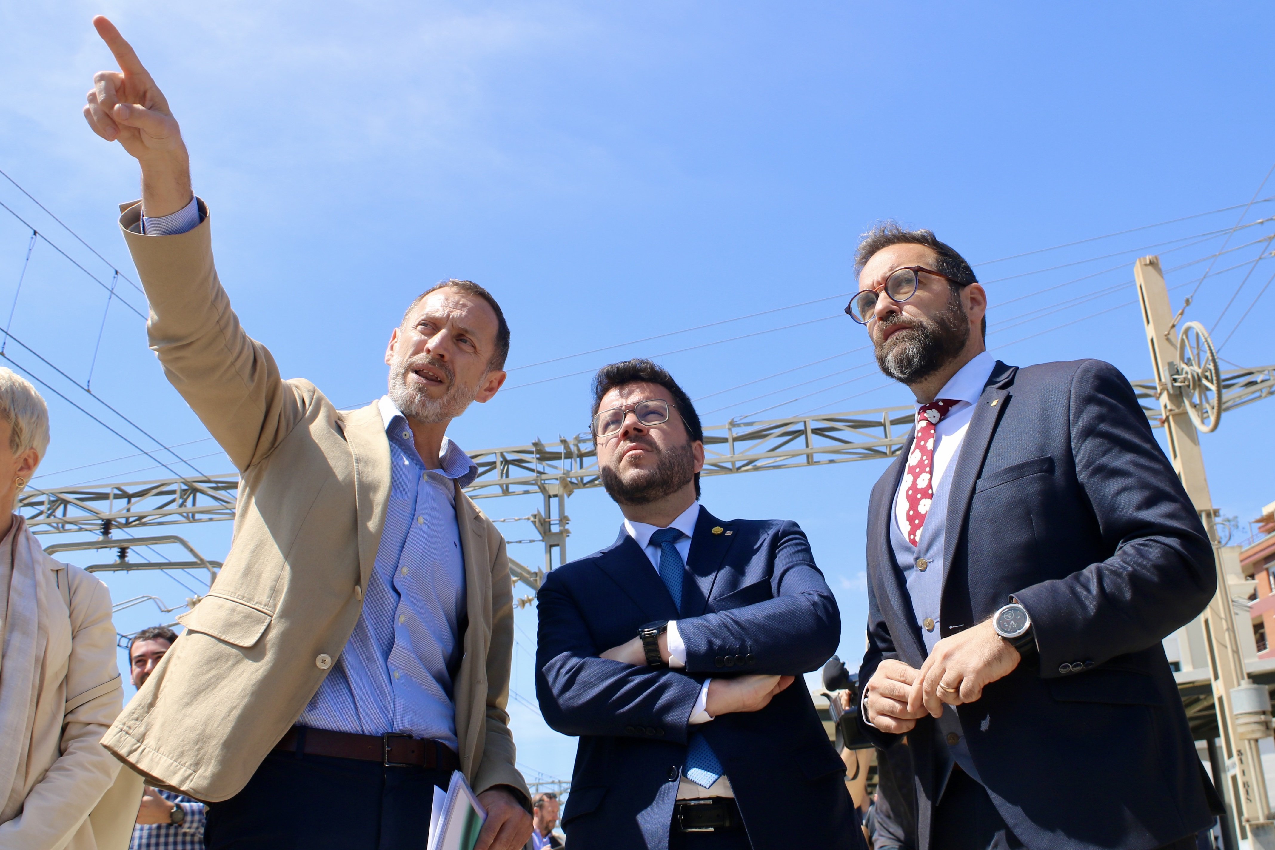 Aragonès visita la 'zona zero' del caos a Rodalies i insisteix en la manca de recursos estatals