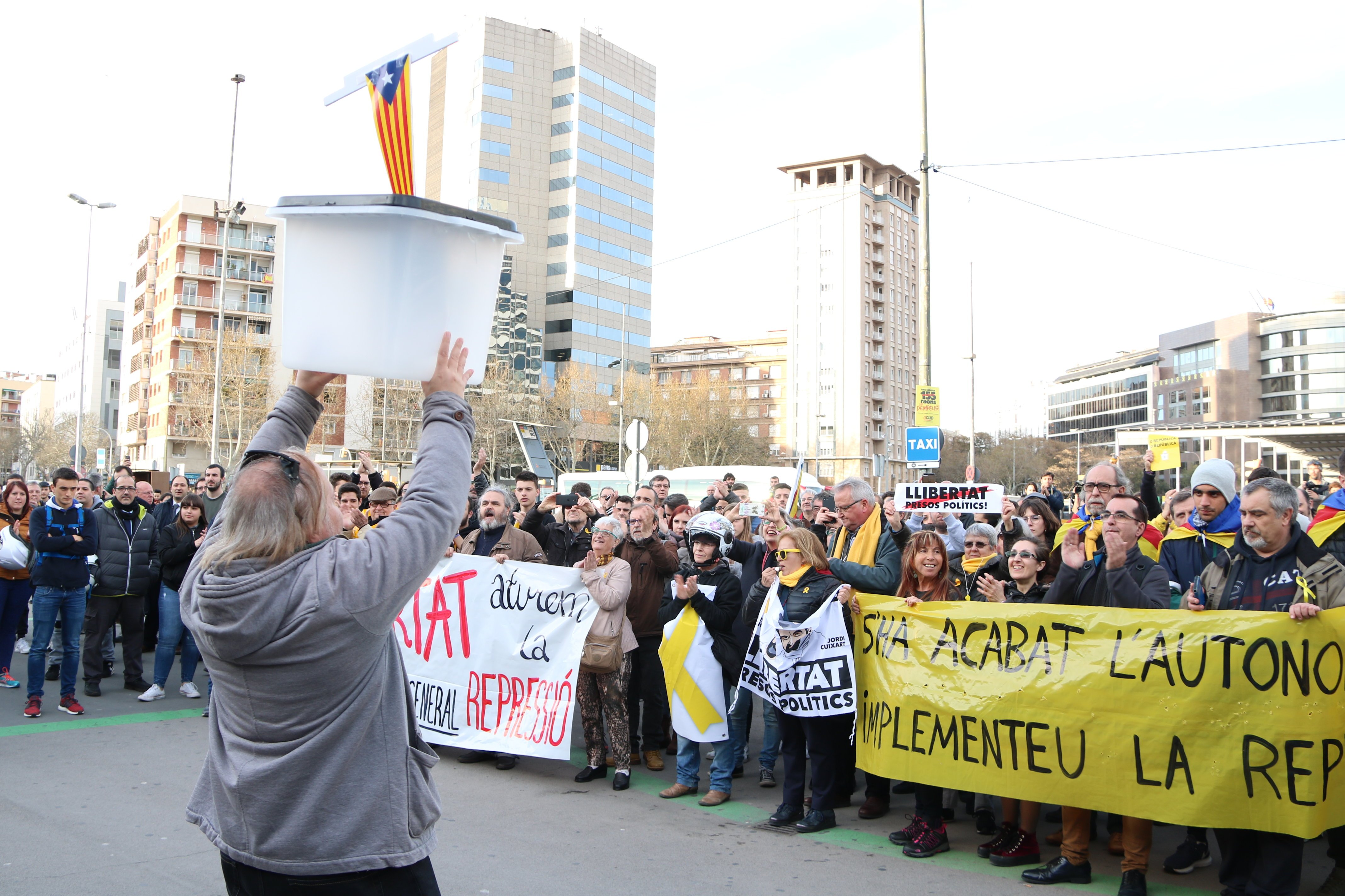 Talls de carretera i manifestacions en una altra jornada de protesta dels CDR