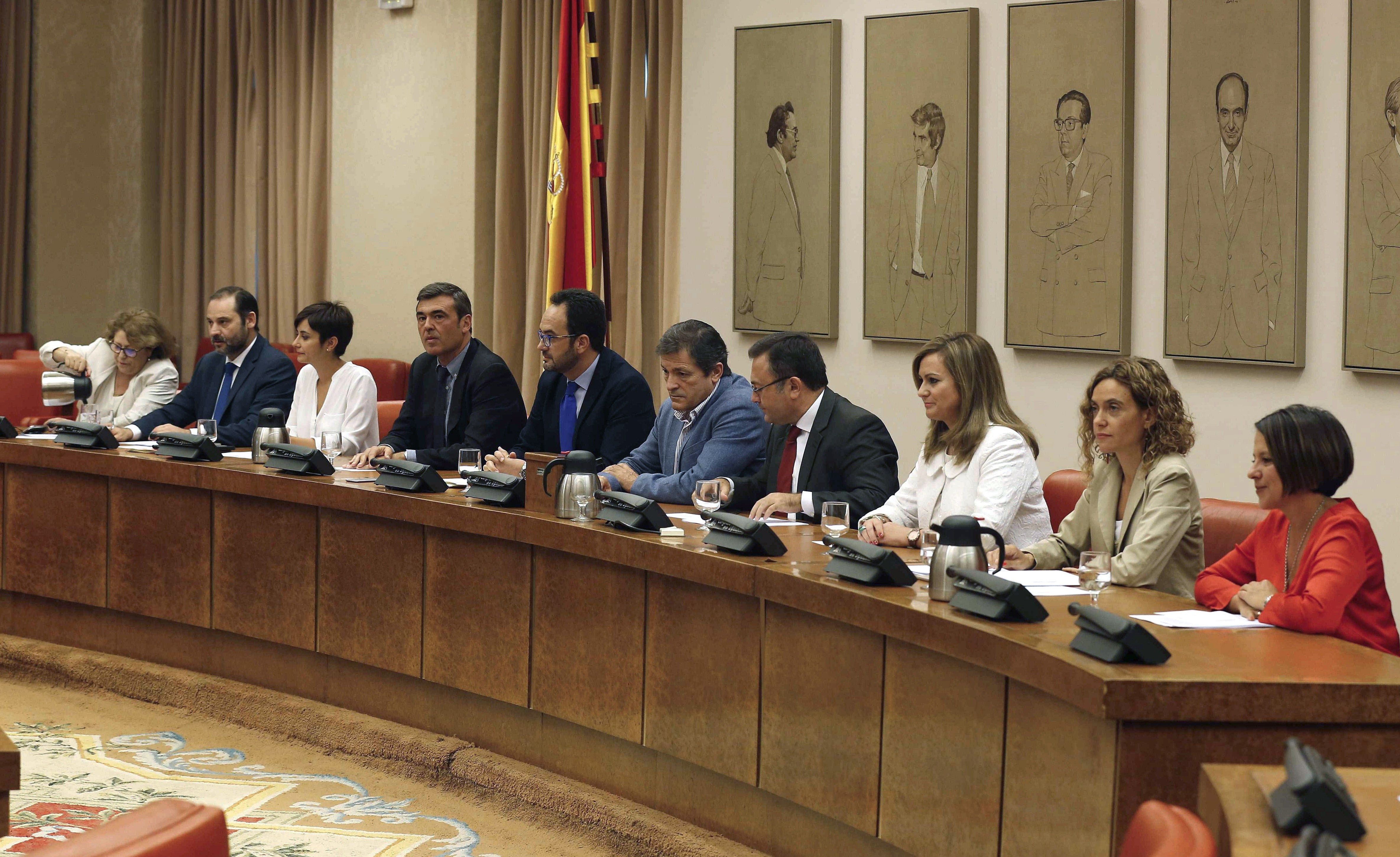 Los diputados del PSOE en el Congreso avanzan hacia la abstención