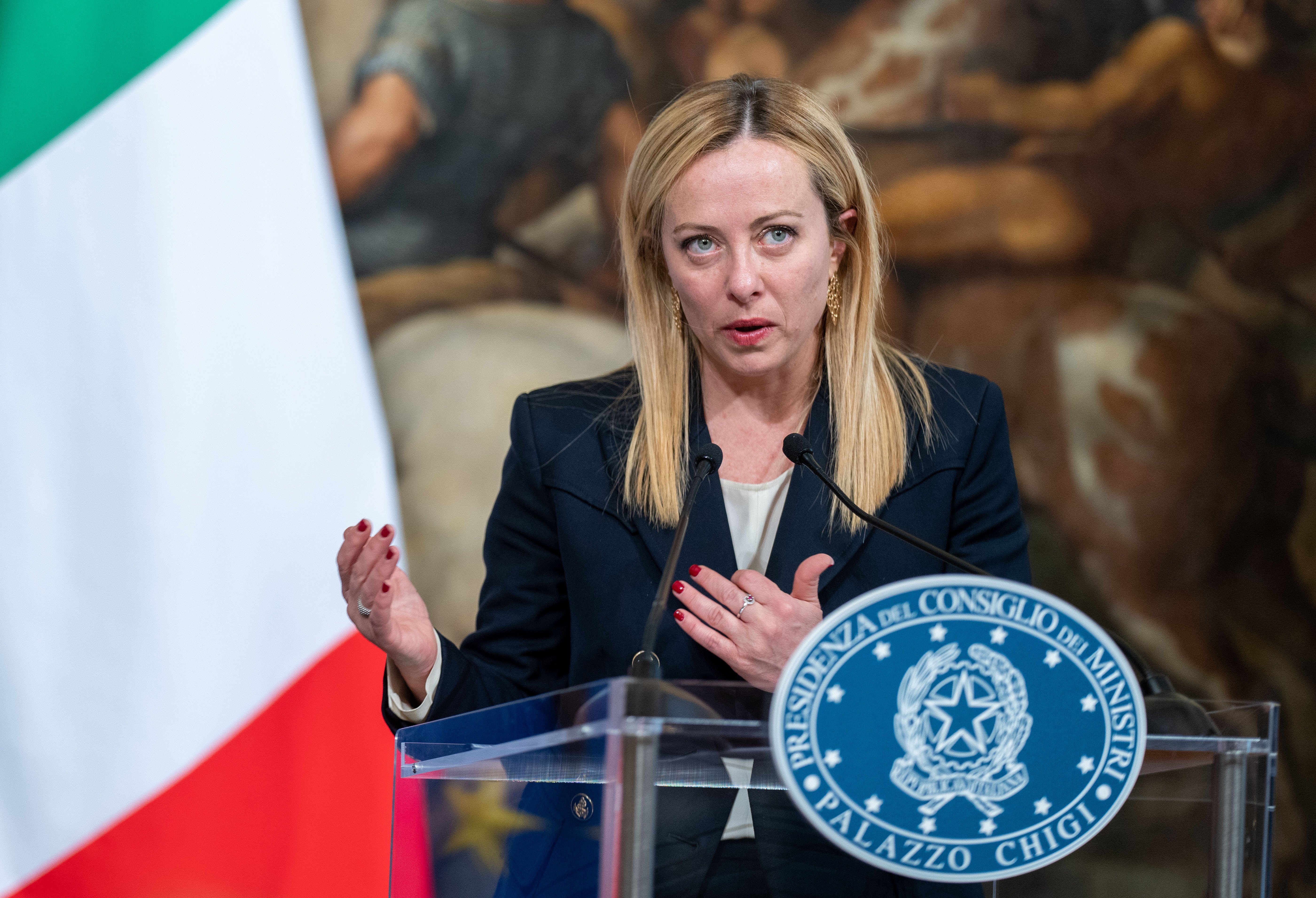 Meloni intenta controlar la televisió pública d'Itàlia: dimiteix el conseller delegat
