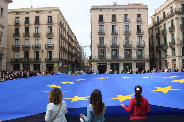 Bandera Europa placa Sant Jaume, Barcelona / ACN