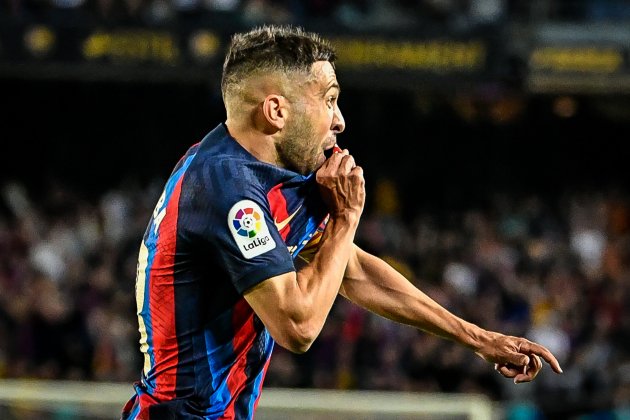 Jordi Alba beso escudo / Foto: Europa Press Jordi Alba beso escudo / Foto: Europa Press