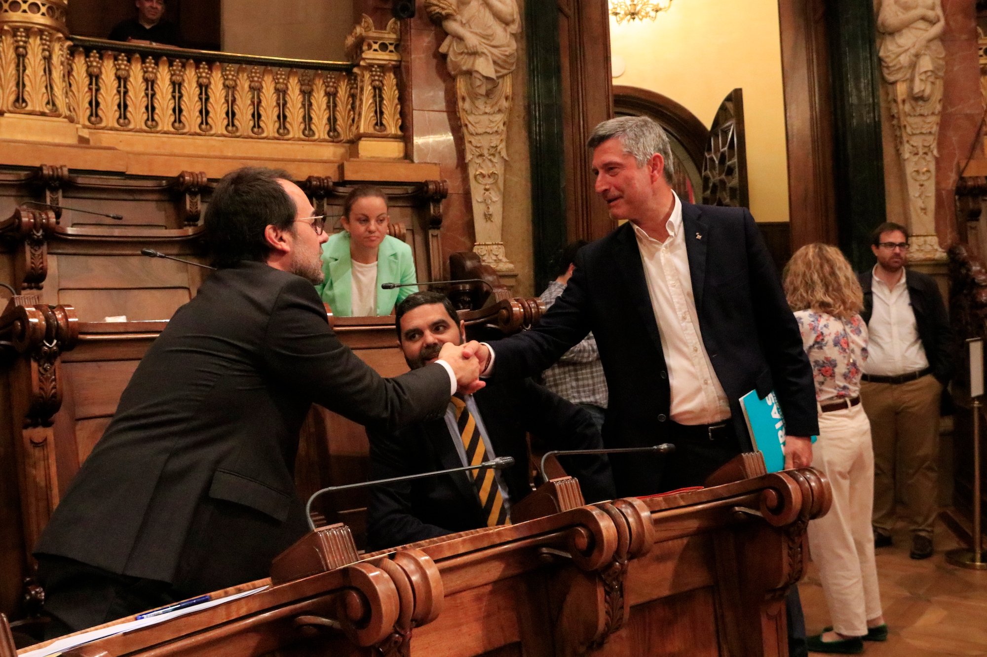 Crisis en el PP de Barcelona: el presidente del grupo municipal dimite y se da de baja del partido