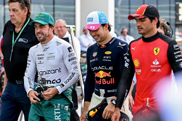 Fernando Alonso en el lado de Carlos Sainz y Checo Pérez en Miami / Foto: EFE