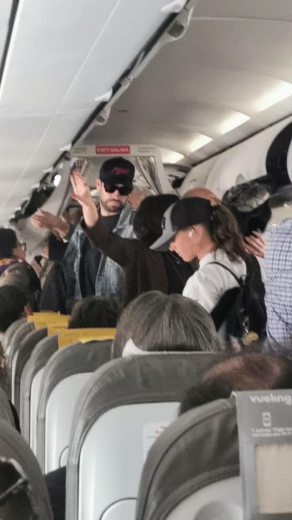 Gerard Piqué en Vueling EN Blau Gerard Piqué en Vueling EN Blau