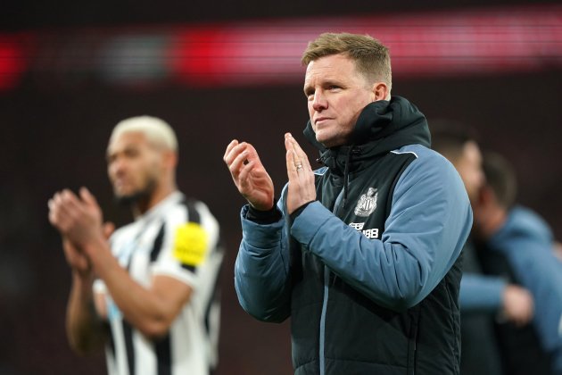 Eddie Howe aplaudiendo durante un partido del Newcastle / Foto: Europa Press