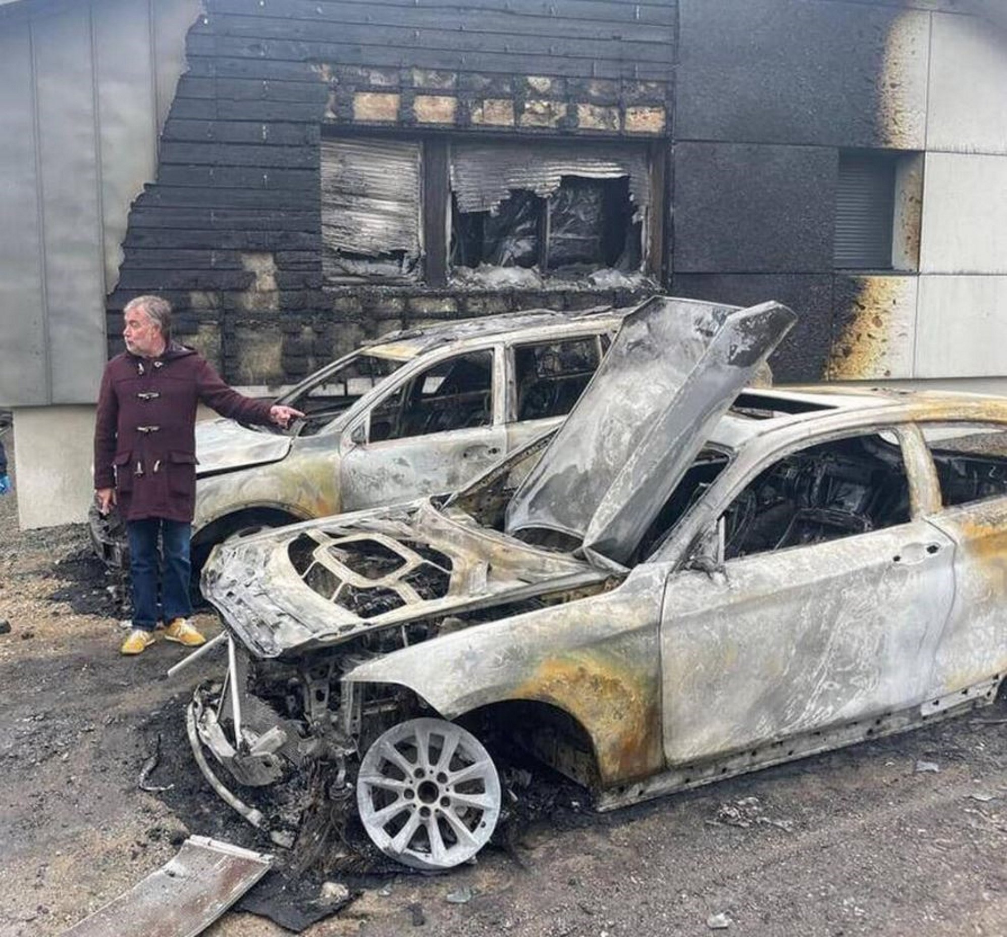 Un alcalde francés dimite después de que le hayan incendiado la casa