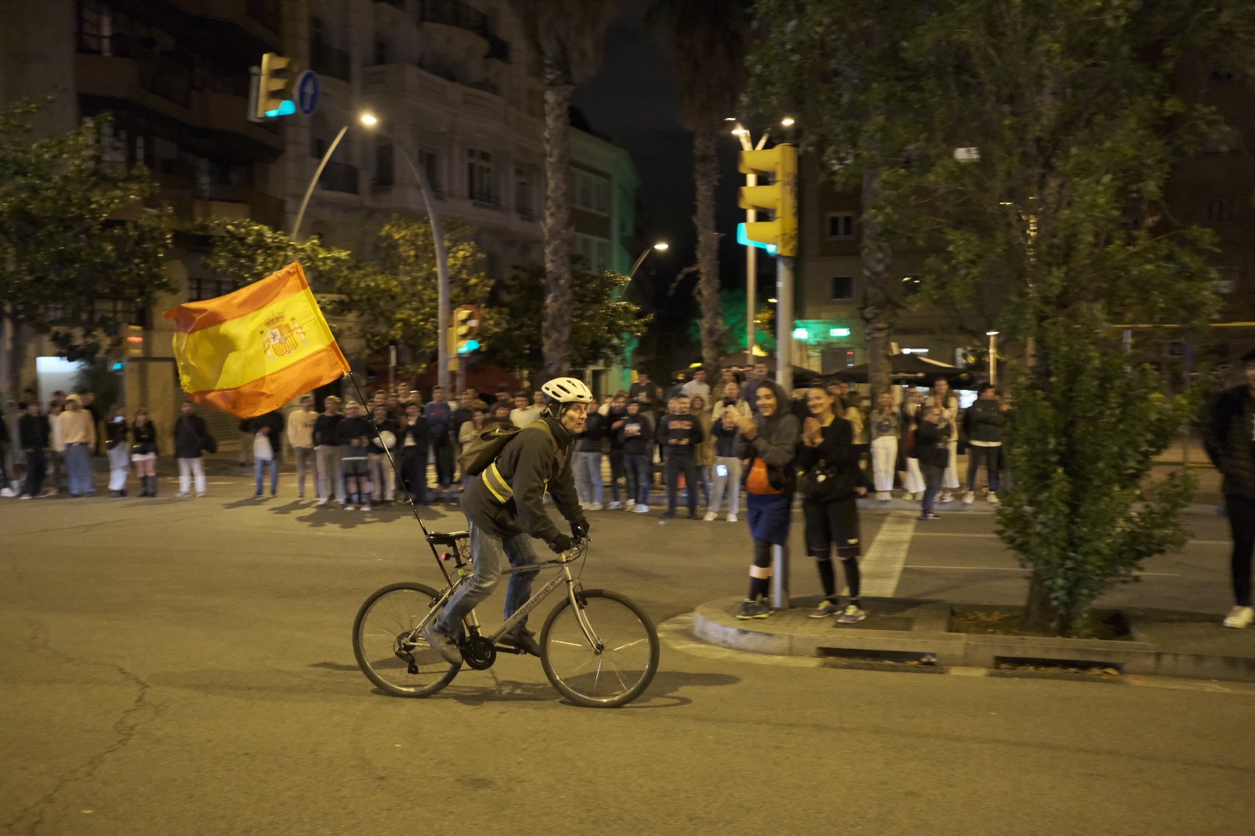 Barcelona denuncia a la Fiscalia els càntics nazis de la manifestació de Desokupa