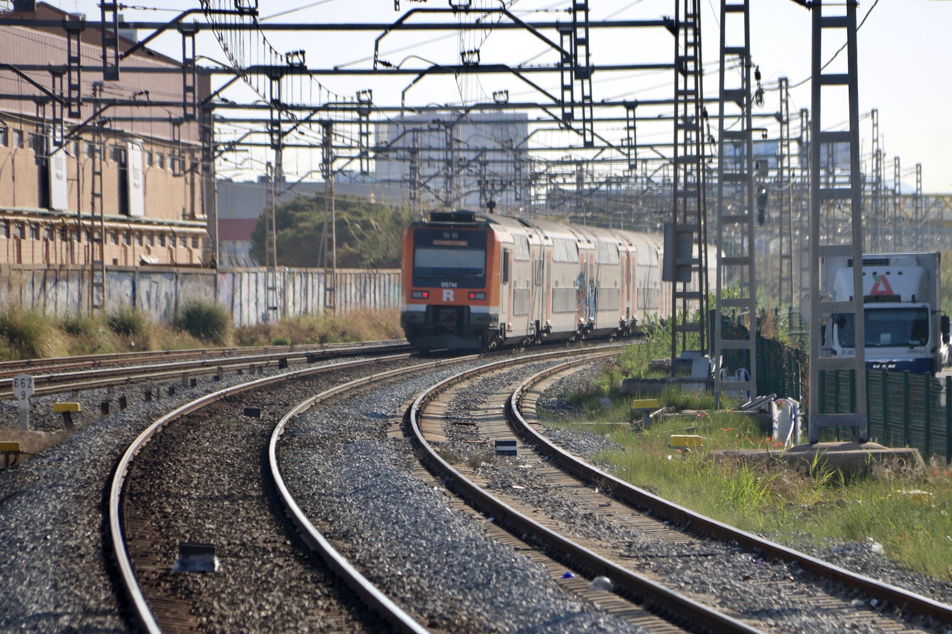 Restablert el servei de l'R3 entre Torelló i Manlleu un cop retirat el tren atrapat des de dimarts