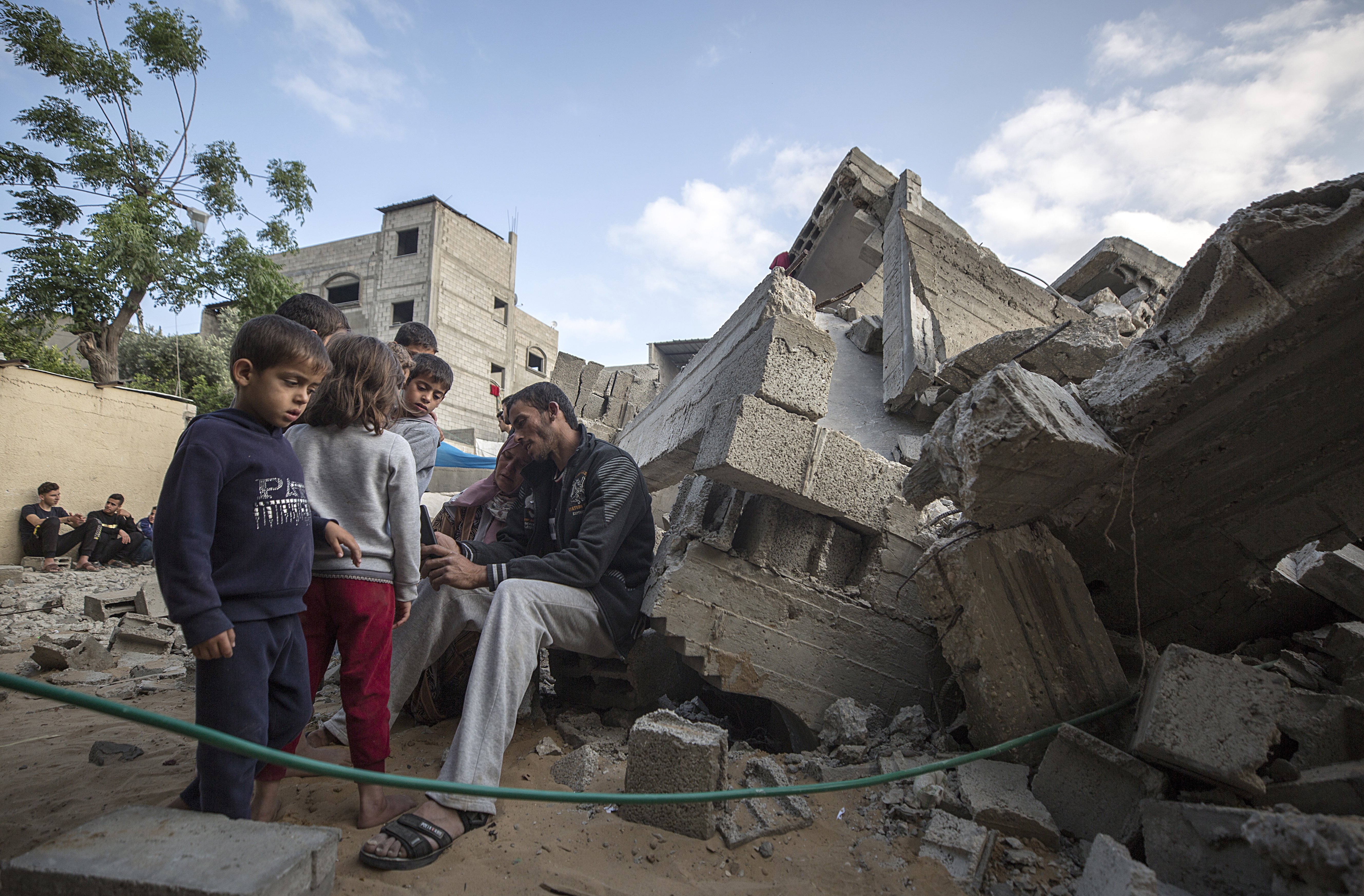 Israel torna a bombardejar la Franja de Gaza hores després de pactar una treva