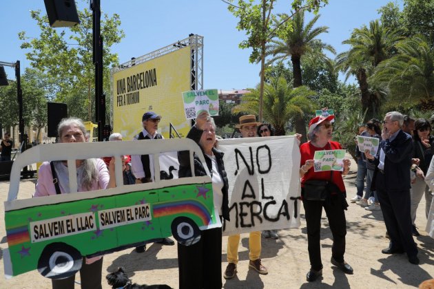 Protesta vecinal al mitin de ERC en Horta - Eva Parey