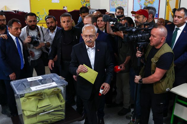 Kemal Kilicdaroglu a votar Turquia eleccions Kemal Kilicdaroglu a votar Turquia eleccions