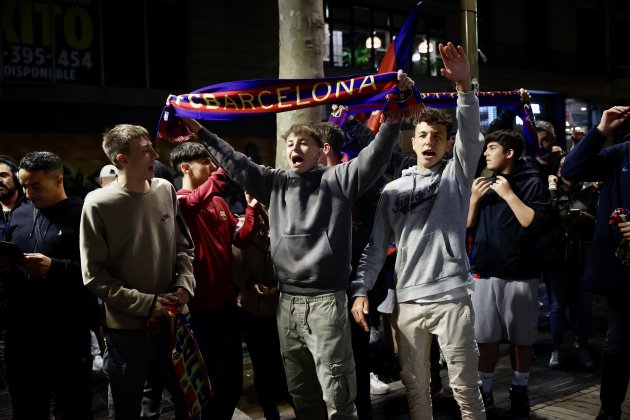 Aficionados blaugrana celebrando la Liga / Foto: Montse Giralt Aficionados blaugrana celebrando la Liga / Foto: Montse Giralt