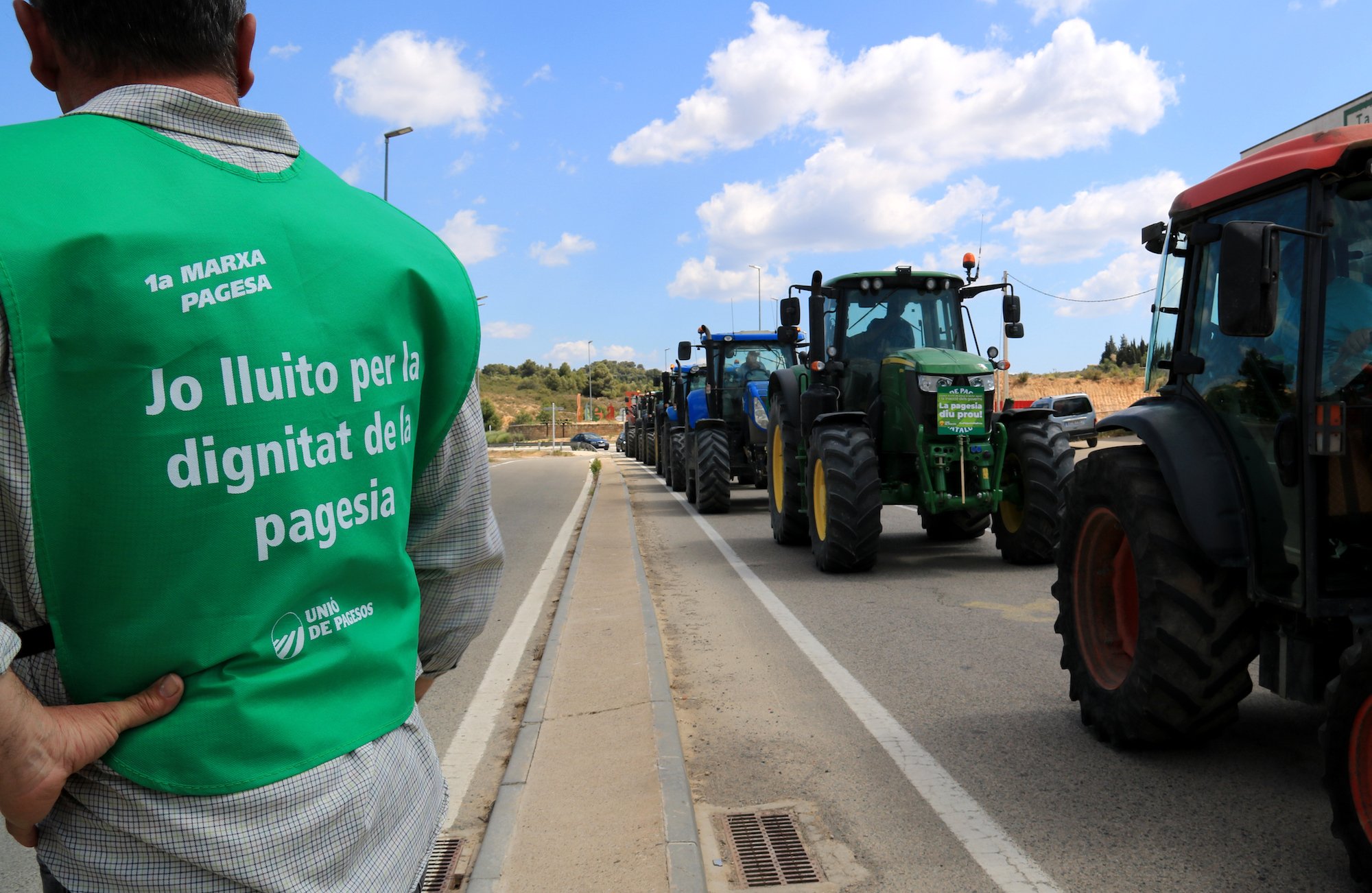 Los agricultores cortan la AP-7 en los dos sentidos a la altura de l'Ampolla