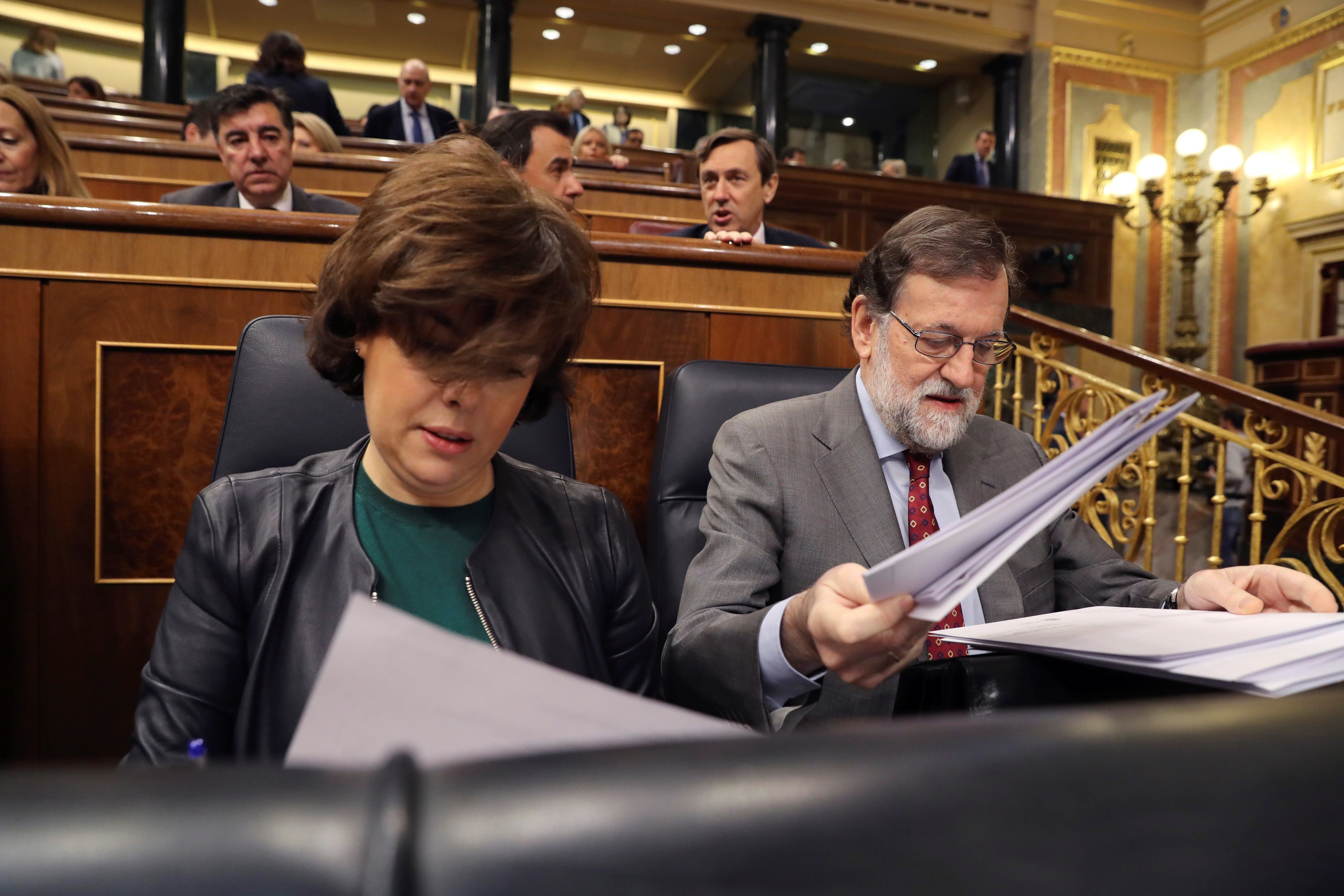 El Gobierno estudia impugnar el voto delegado de Puigdemont