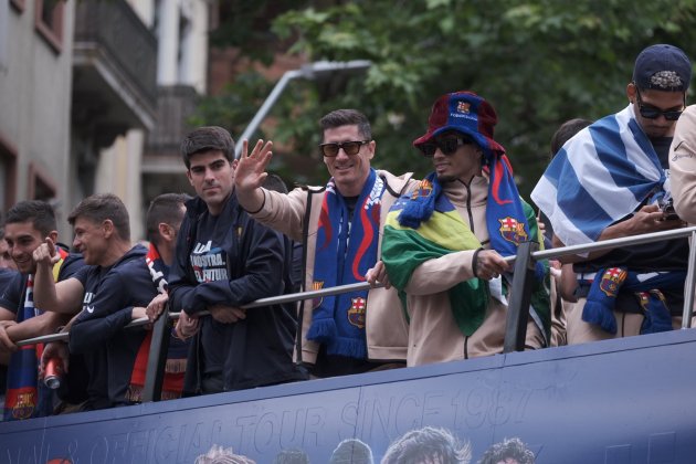 Robert Lewandowski, Raphinha y Ronald Araujo rúa Barça / Foto: Carlos Baglietto