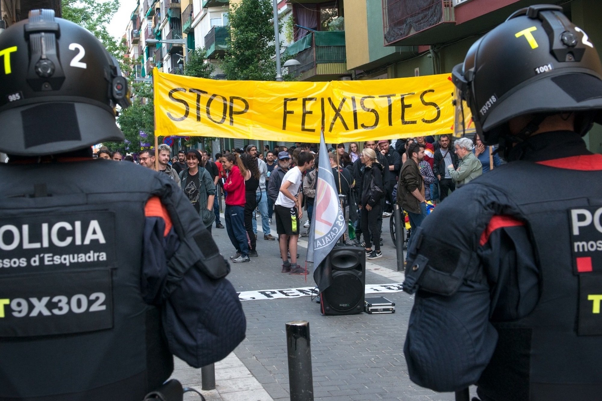 Tensión en Salt por un mitin de Vox: vacían extintores contra la policía