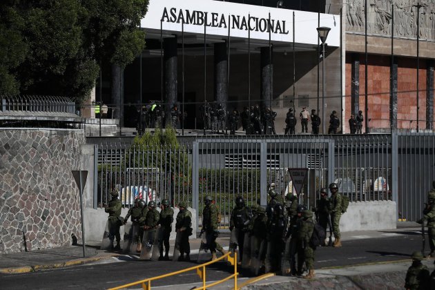 Militars i policies a l'Assemblea Nacional de l'Equador Militars i policies a l'Assemblea Nacional de l'Equador