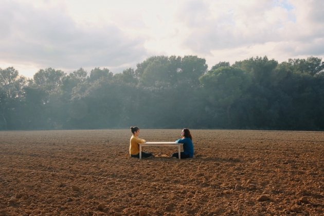 Marta Vergonyós i Mar Serinyà. Mesa|Tabla viva. Paraulari, 2021.