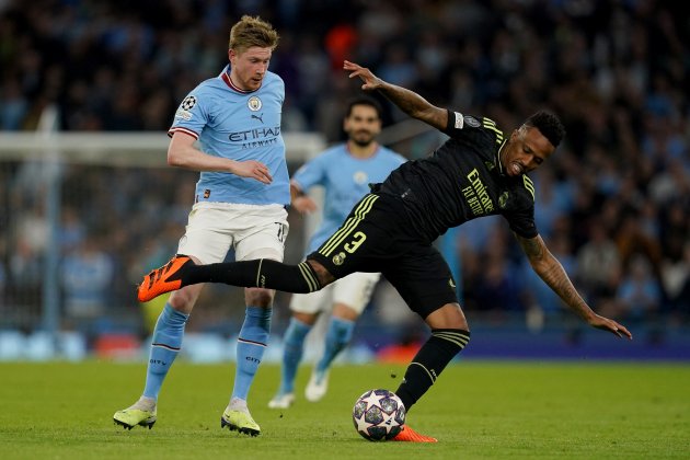 Éder Militao desequilibrado De Bruyne Manchester City Real Madrid / Foto: Europa Press